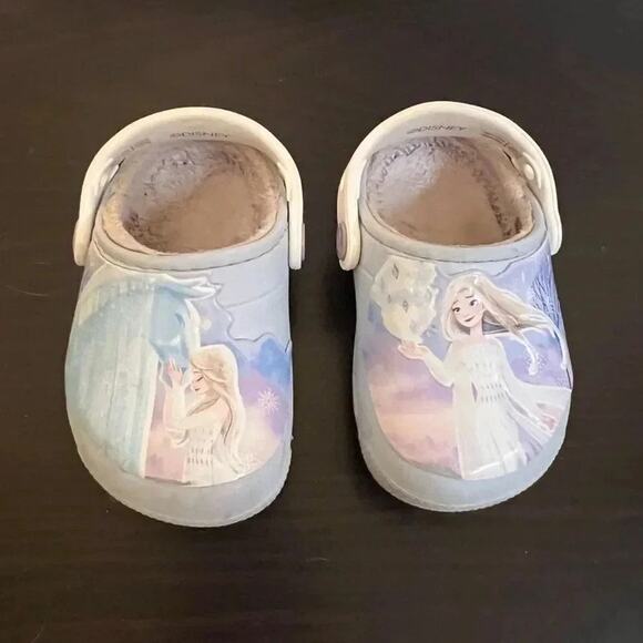 Disney Frozen II Crocs Size 6 - Picture 2 of 8